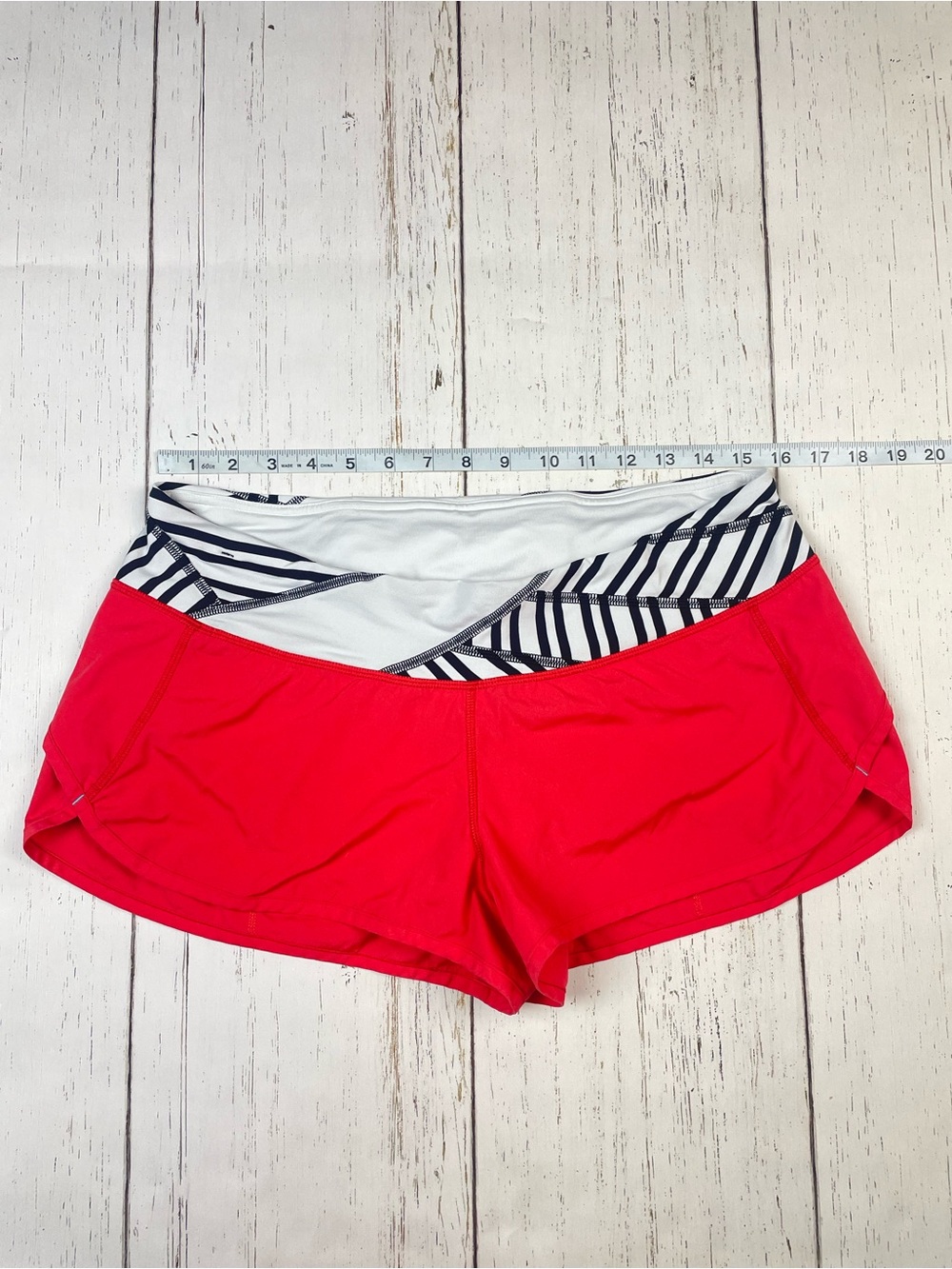 Lululemon Run: Speed Shorts Love Red Quilt Print 2.5” *Limited Edition - Picture 5 of 16
